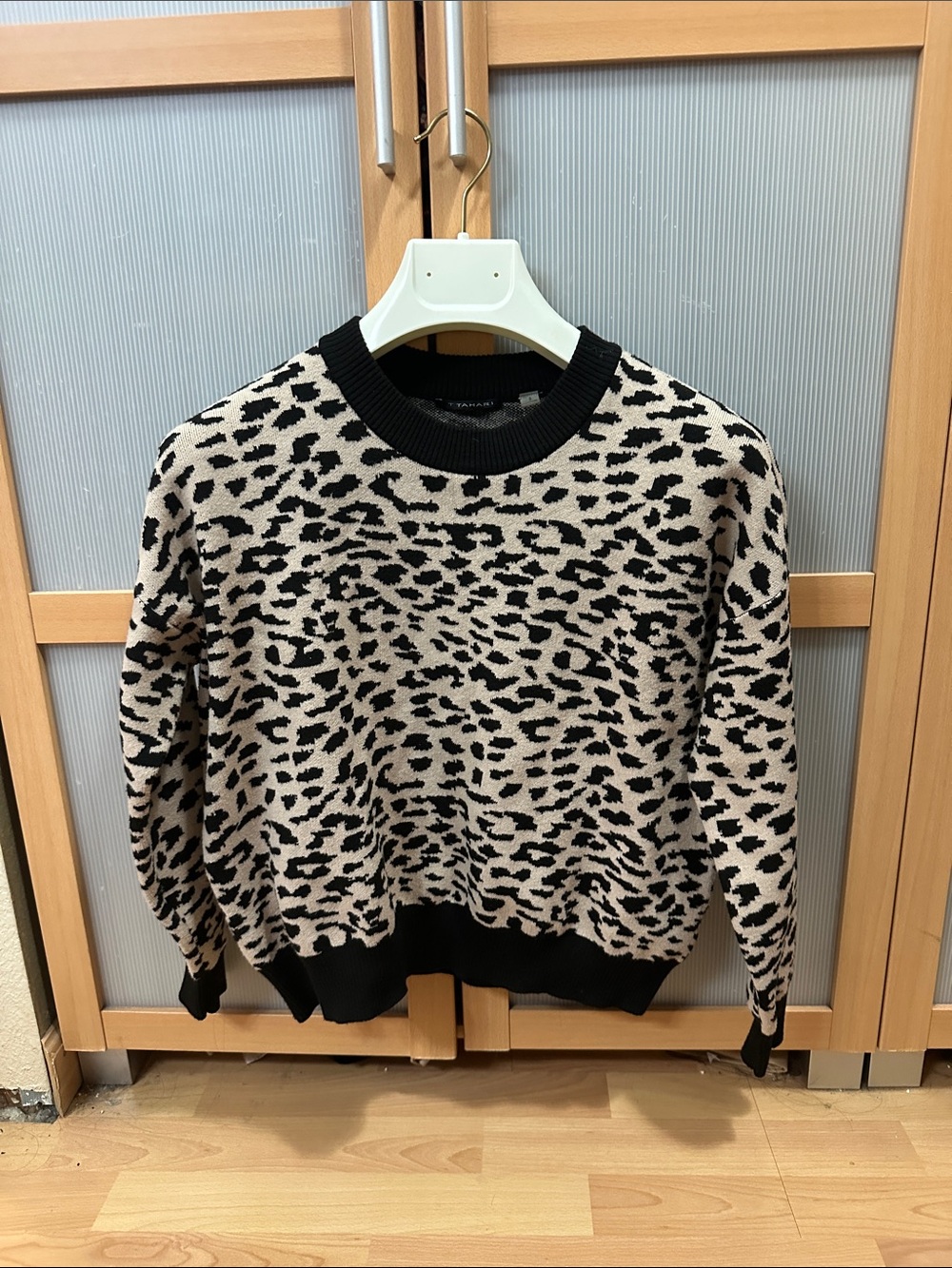 T Tahari women’s small leopard-Print Crewneck Sweater - Black and Cream